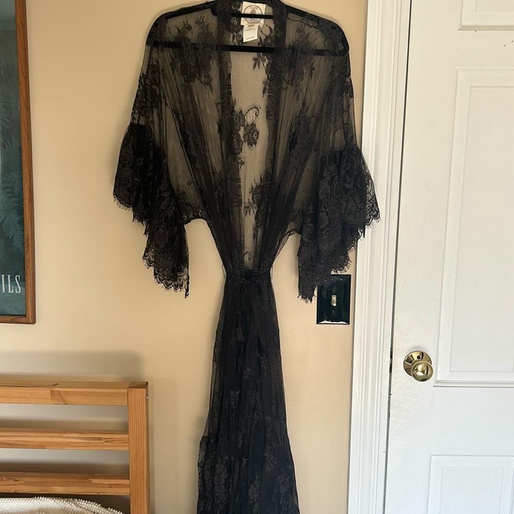 Lace robe: full length